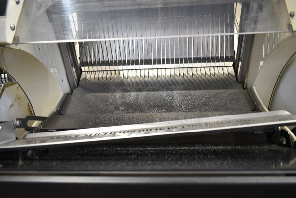 Oliver 938-N Metal Commercial Floor Style Bread Loaf Slicer. 115 Volts, 1 Phase. Tested and Working! - Image 4 of 6