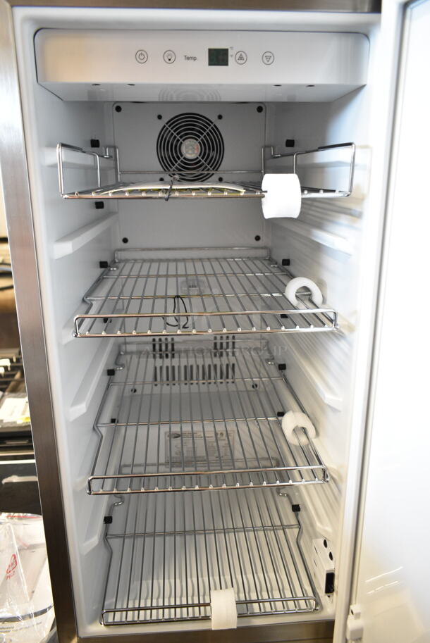 BRAND NEW SCRATCH AND DENT! Whynter BOR-326FS Stainless Steel Mini Single Door Outdoor Cooler. 3.2 cu. ft. 115 Volts, 1 Phase. Tested and Working! - Image 4 of 6