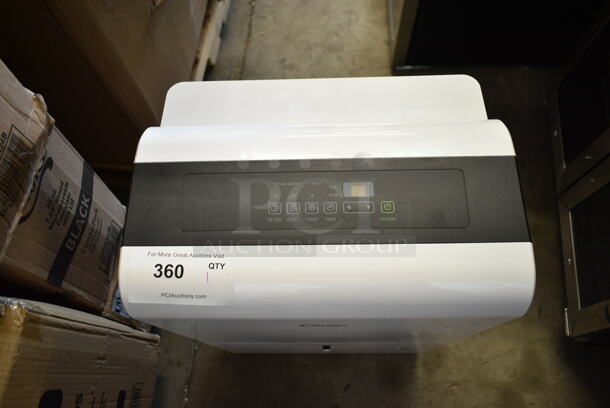 BRAND NEW SCRATCH AND DENT! Midea MDCDP-70AEN1-BBO 70 Pint Dehumidifier. 115 Volts, 1 Phase. Tested and Working! - Image 3 of 5