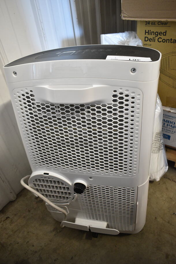 BRAND NEW SCRATCH AND DENT! Pelonis PAP10R1BWT Portable Air Conditioner w/ Accessories. 10,000 BTU. 115 Volts, 1 Phase. Tested and Working! - Image 5 of 6