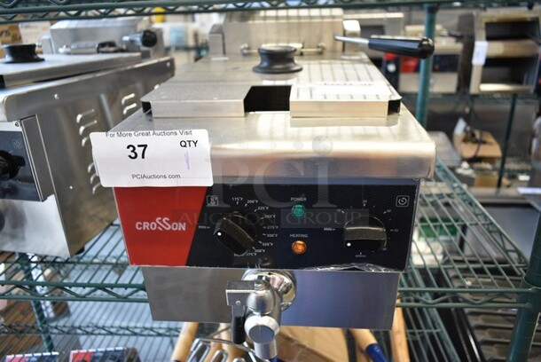 BRAND NEW SCRATCH AND DENT! 2024 Crosson EF-6V Stainless Steel Commercial Countertop Electric Powered Fryer w/ Metal Fry Basket and Lid. 120 Volts, 1 Phase. - Image 2 of 5