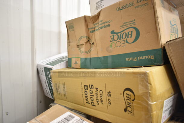 PALLET LOT of 29 BRAND NEW Boxes Including 395RP10 EcoChoice Compostable Sugarcane / Bagasse 10" Plate - 500/Case, 127SB24COMBO Choice 24 oz. Clear Plastic Salad Bowl with Lid - 150/Case, 346WKFSNSPM Choice White Medium Weight Wrapped Plastic Cutlery Pack with Napkin and Salt / Pepper Packets - 500/Case, 395RP06 EcoChoice Compostable Sugarcane / Bagasse 6" Plate - 1000/Case, 20" Corrugated White Circles, 128HD8COMBO ChoiceHD 8 oz. Microwavable Translucent Plastic Deli Container and Lid Combo Pack - 240/Case, 128HD16COMBO ChoiceHD 16 oz. Microwavable Translucent Plastic Deli Container and Lid Combo Pack - 240/Case, 500LDOMENH Choice 9 oz., 12 oz., 16 oz., 20 oz., 24 oz. Clear PET Dome Lid with No Hole - 1000/Case. 29 Times Your Bid! - Image 4 of 12