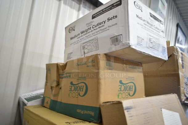 PALLET LOT of 29 BRAND NEW Boxes Including 395RP10 EcoChoice Compostable Sugarcane / Bagasse 10" Plate - 500/Case, 127SB24COMBO Choice 24 oz. Clear Plastic Salad Bowl with Lid - 150/Case, 346WKFSNSPM Choice White Medium Weight Wrapped Plastic Cutlery Pack with Napkin and Salt / Pepper Packets - 500/Case, 395RP06 EcoChoice Compostable Sugarcane / Bagasse 6" Plate - 1000/Case, 20" Corrugated White Circles, 128HD8COMBO ChoiceHD 8 oz. Microwavable Translucent Plastic Deli Container and Lid Combo Pack - 240/Case, 128HD16COMBO ChoiceHD 16 oz. Microwavable Translucent Plastic Deli Container and Lid Combo Pack - 240/Case, 500LDOMENH Choice 9 oz., 12 oz., 16 oz., 20 oz., 24 oz. Clear PET Dome Lid with No Hole - 1000/Case. 29 Times Your Bid! - Image 9 of 12