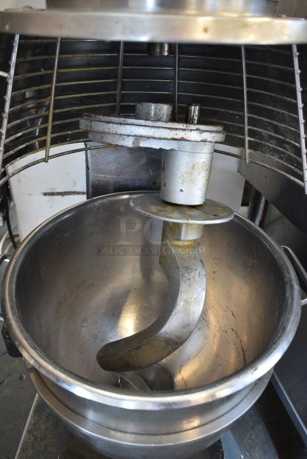 Vollrath MIX1030 Metal Commercial 30 Quart Planetary Dough Mixer w/ Stainless Steel Mixing Bowl, Bowl Guard, Dough Hook, Paddle and Whisk Attachments. 110-120 Volts, 1 Phase. Tested and Does Not Power On - Image 2 of 9