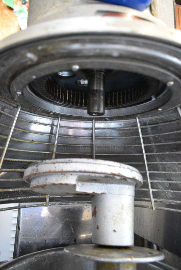 Vollrath MIX1030 Metal Commercial 30 Quart Planetary Dough Mixer w/ Stainless Steel Mixing Bowl, Bowl Guard, Dough Hook, Paddle and Whisk Attachments. 110-120 Volts, 1 Phase. Tested and Does Not Power On - Image 3 of 9