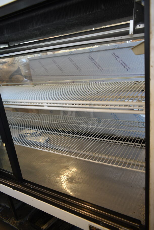 True TSID-72-2 Metal Commercial Floor Style Deli Display Case Merchandiser. 115 Volts, 1 Phase. Tested and Working! - Image 5 of 7