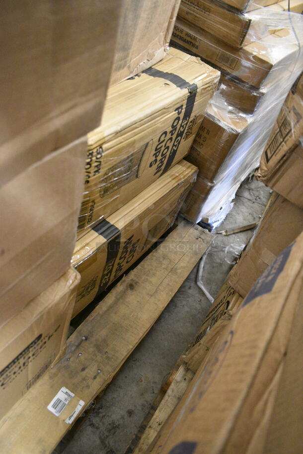 PALLET LOT of 25 BRAND NEW Boxes Including 500CC20 Choice Clear PET Customizable Plastic Cold Cup - 20 oz. - 600/Case, 500CC9 Choice 9 oz. Clear PET Customizable Plastic Squat Cold Cup - 1000/Case, Dart 8J8 8 oz. White Customizable Foam Cup - 1000/Case, Choice 16 ox Clear PET Plastic Cups, 5005DNAPFLTE Choice Touchstone 14" x 14" White Linen-Feel Flat-Packed Dinner Napkin - 1000/Case, 433472 Tellus Products 9" No PFAS Added Natural Bagasse Plate - 125/Pack, 2 Box 5001BNAP Choice Cocktail Napkin, Corrugated White 10" Circles, 43312CUPC Choice 12-Cup Hinged PET Plastic Cupcake / Muffin Container, 2 Box Carnival King 32 oz Popcorn Cups, Corrugated 18" White Circles, 50010WRAPRIP Lavex 10 oz Kraft Wrapped Paper Hot Cup. 25 Times Your Bid! - Image 10 of 12