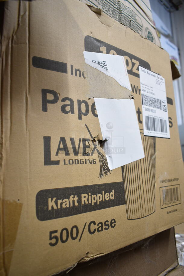 PALLET LOT of 25 BRAND NEW Boxes Including 500CC20 Choice Clear PET Customizable Plastic Cold Cup - 20 oz. - 600/Case, 500CC9 Choice 9 oz. Clear PET Customizable Plastic Squat Cold Cup - 1000/Case, Dart 8J8 8 oz. White Customizable Foam Cup - 1000/Case, Choice 16 ox Clear PET Plastic Cups, 5005DNAPFLTE Choice Touchstone 14" x 14" White Linen-Feel Flat-Packed Dinner Napkin - 1000/Case, 433472 Tellus Products 9" No PFAS Added Natural Bagasse Plate - 125/Pack, 2 Box 5001BNAP Choice Cocktail Napkin, Corrugated White 10" Circles, 43312CUPC Choice 12-Cup Hinged PET Plastic Cupcake / Muffin Container, 2 Box Carnival King 32 oz Popcorn Cups, Corrugated 18" White Circles, 50010WRAPRIP Lavex 10 oz Kraft Wrapped Paper Hot Cup. 25 Times Your Bid! - Image 12 of 12