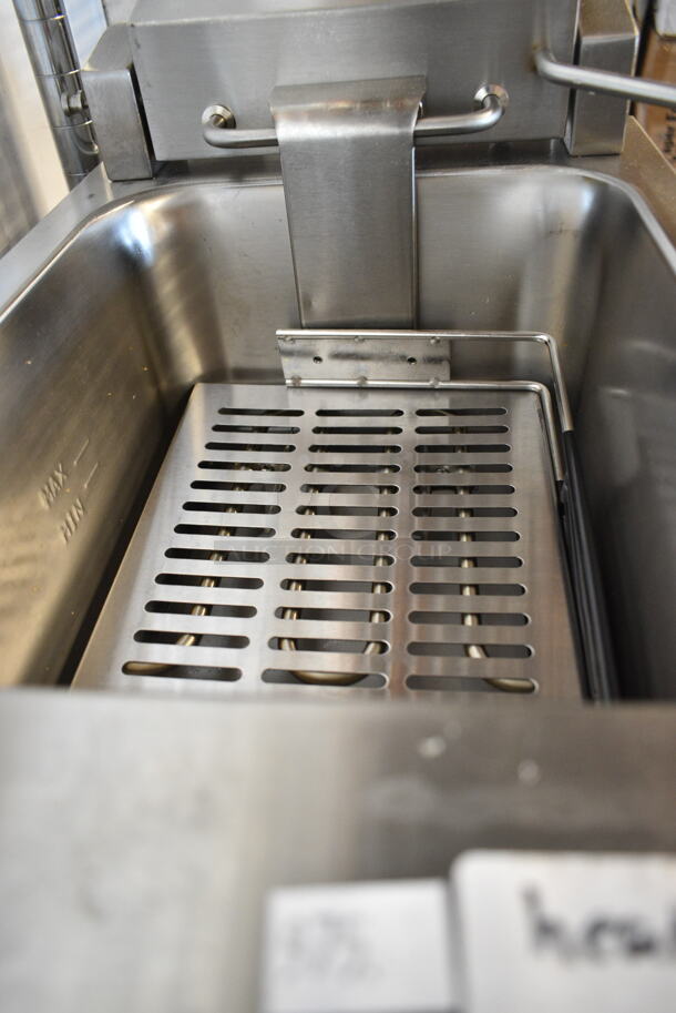 BRAND NEW SCRATCH AND DENT! 2023 Crosson EF-6V Stainless Steel Commercial Countertop Electric Powered Fryer w/ Metal Fry Basket and Lid. 120 Volts, 1 Phase.
 - Image 4 of 5