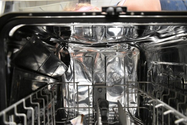BRAND NEW SCRATCH AND DENT! Honeywell HDS18SS Stainless Steel Undercounter Dishwasher. 120 Volts, 1 Phase.  - Image 6 of 9