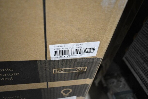 BRAND NEW SCRATCH AND DENT! Honeywell H115BCS Metal Single Door Mini 115 Can Cooler and Beverage Refrigerator with Glass Door. 120 Volts, 1 Phase. Tested and Working! - Image 5 of 5