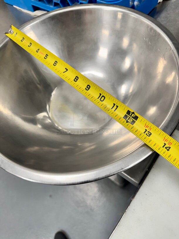 Stainless Steel 14 inch Salad Bowl - Image 2 of 5