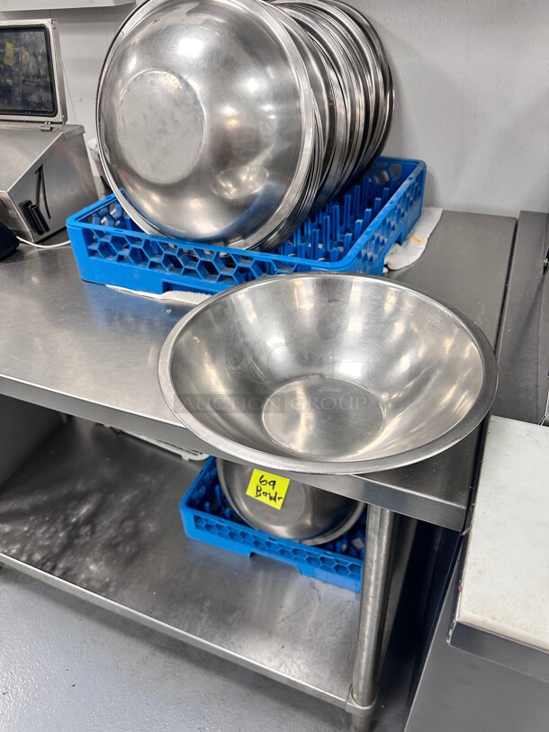 Stainless Steel 14 inch Salad Bowl - Image 3 of 5