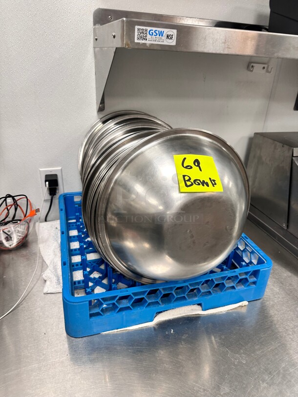 Stainless Steel 14 inch Salad Bowl - Image 4 of 5