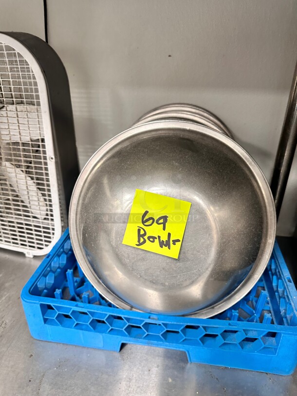 Stainless Steel 14 inch Salad Bowl - Image 5 of 5