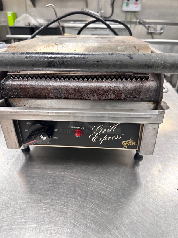 Star GX10IG Single Commercial Panini Press w/ Cast Iron Grooved Plates, 120v Working - Image 1 of 7