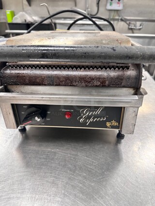 Star GX10IG Single Commercial Panini Press w/ Cast Iron Grooved Plates, 120v Working