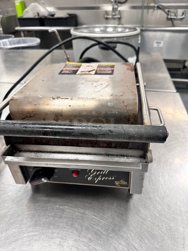 Star GX10IG Single Commercial Panini Press w/ Cast Iron Grooved Plates, 120v Working - Image 2 of 7