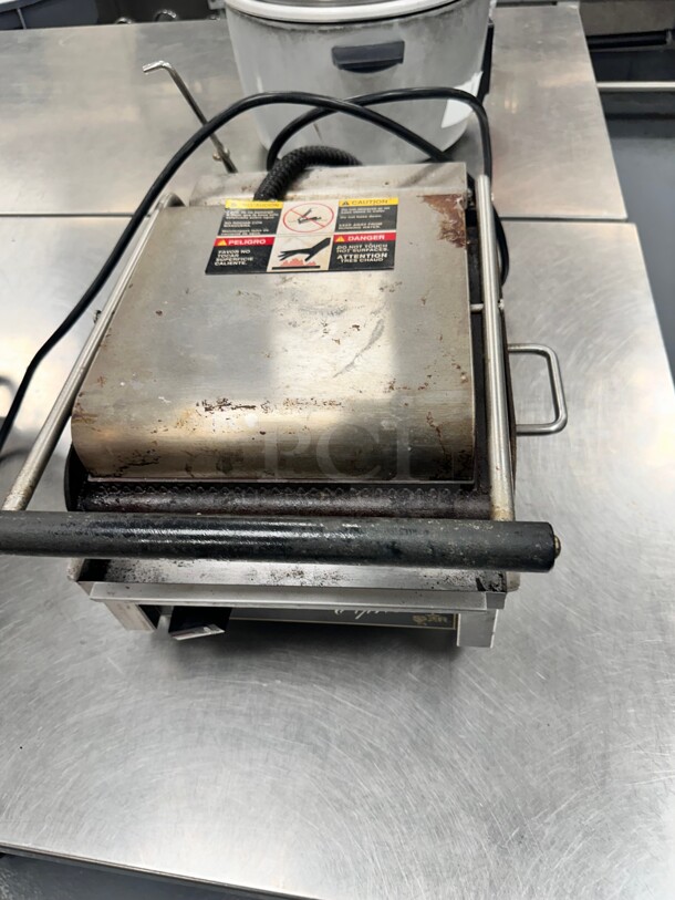 Star GX10IG Single Commercial Panini Press w/ Cast Iron Grooved Plates, 120v Working - Image 4 of 7