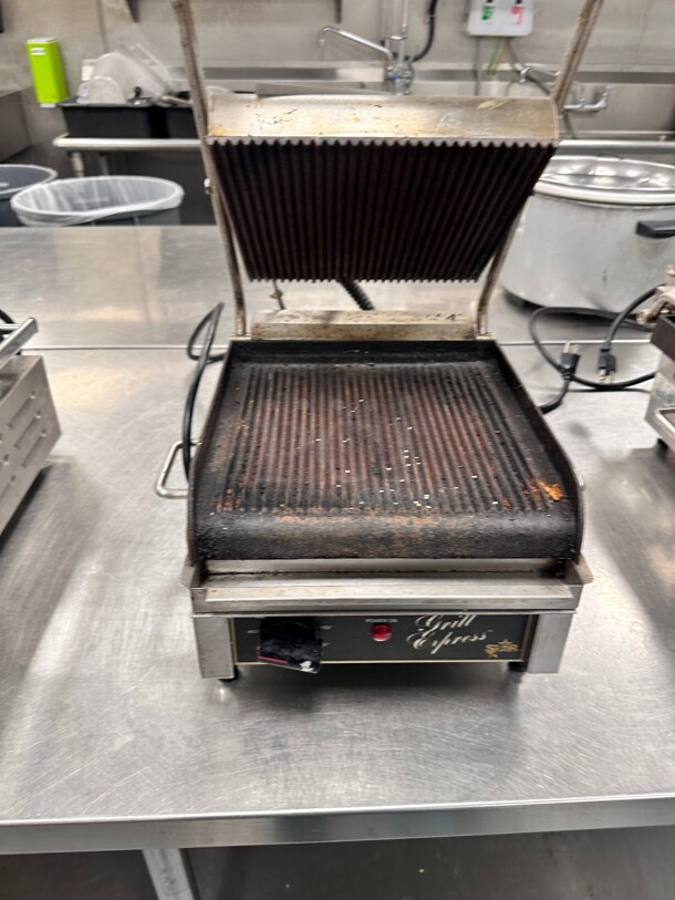 Star GX10IG Single Commercial Panini Press w/ Cast Iron Grooved Plates, 120v Working - Image 7 of 7