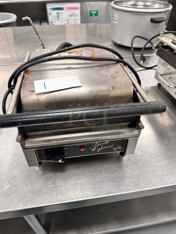 Star GX10IG Single Commercial Panini Press w/ Cast Iron Grooved Plates, 120v Working - Image 1 of 5
