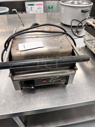 Star GX10IG Single Commercial Panini Press w/ Cast Iron Grooved Plates, 120v Working