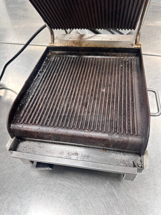 Star GX10IG Single Commercial Panini Press w/ Cast Iron Grooved Plates, 120v Working - Image 2 of 5