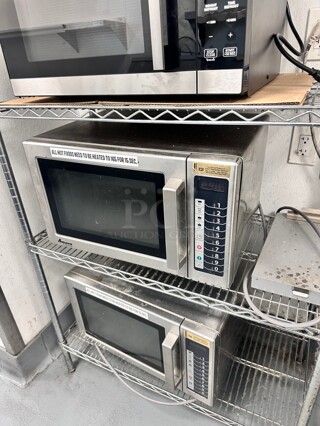 Late Model Amana RCS10TS Stackable Commercial Microwave with Push Button Controls - 120V, 1000W Working