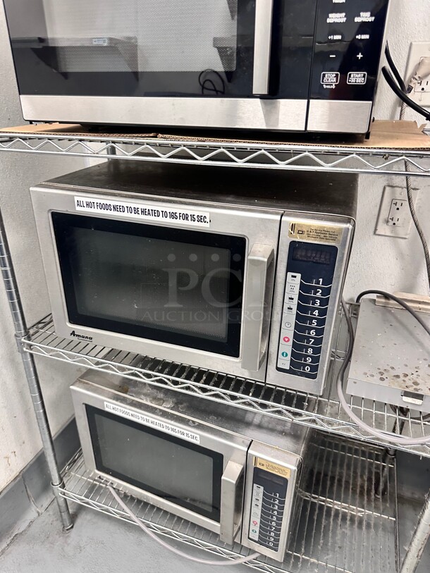 Late Model Amana RCS10TS Stackable Commercial Microwave with Push Button Controls - 120V, 1000W Working - Image 4 of 7