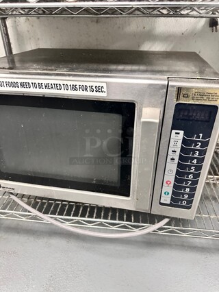 Late Model Amana RCS10TS Stackable Commercial Microwave with Push Button Controls - 120V, 1000W Working