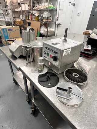 Late Model Robot Coupe R602V Series F New 115V Food Processor with Attachemnt