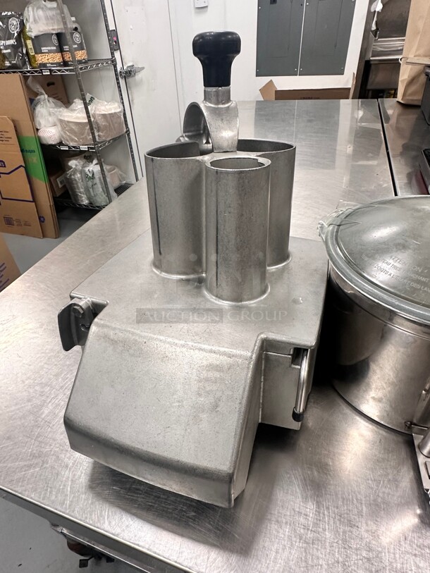 Late Model Robot Coupe R602V Series F New 115V Food Processor with Attachemnt - Image 5 of 11
