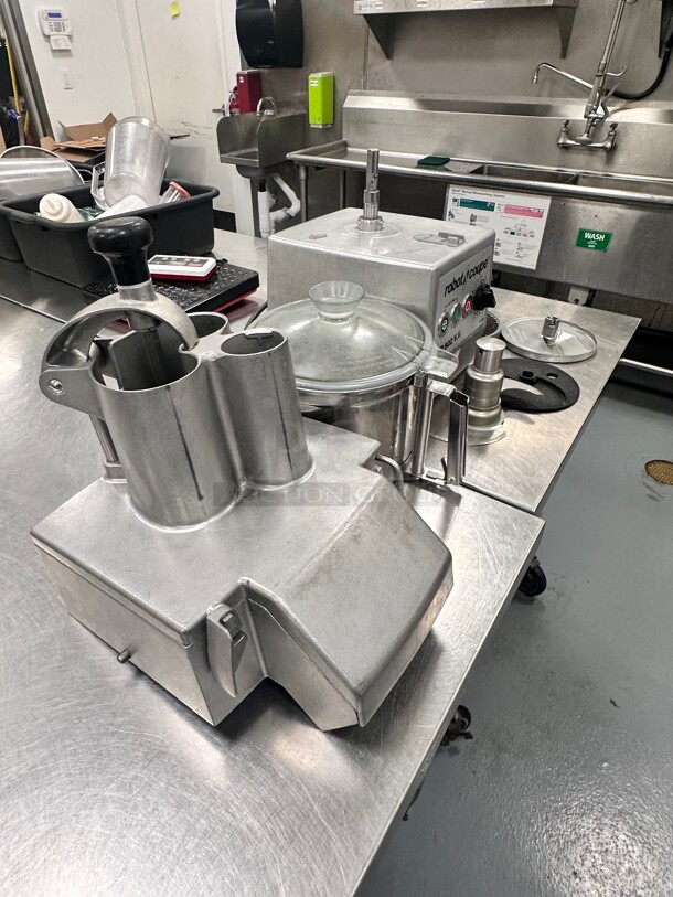 Late Model Robot Coupe R602V Series F New 115V Food Processor with Attachemnt - Image 10 of 11