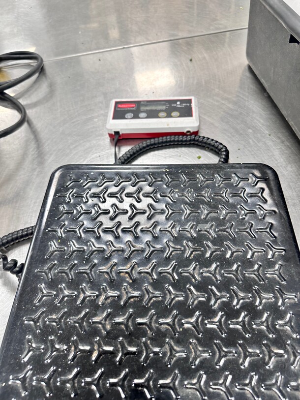 Late Model Rubbermaid FG404088 Pelouze Digital Receiving Scale - 400 lb x 1/2 lb/180 kg x 1/5 kg - Image 3 of 8