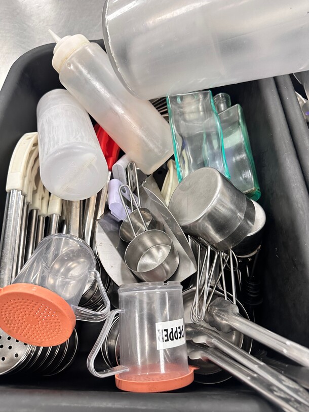 One Lot Of Kitchen Utensils  - Image 2 of 8