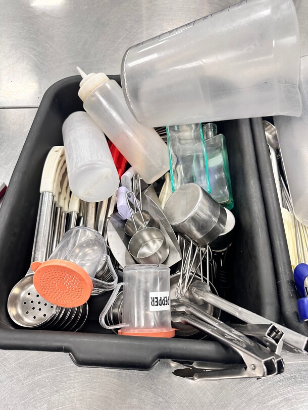 One Lot Of Kitchen Utensils  - Image 3 of 8