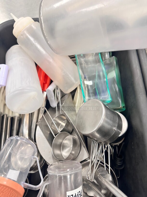 One Lot Of Kitchen Utensils  - Image 4 of 8