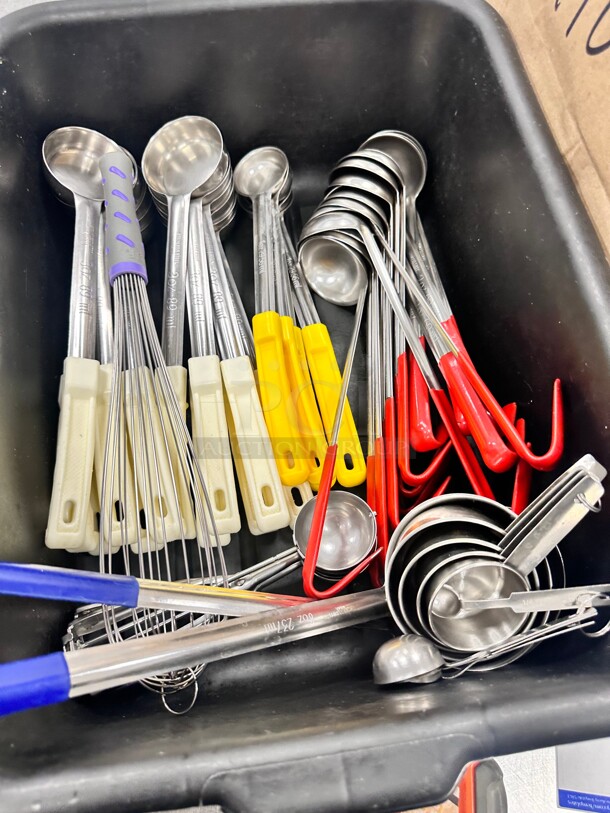One Lot Of Kitchen Utensils  - Image 2 of 4