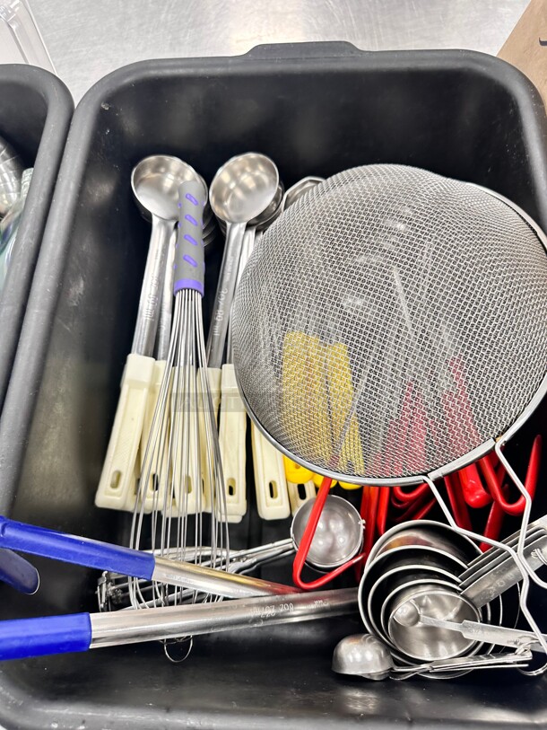 One Lot Of Kitchen Utensils  - Image 4 of 4