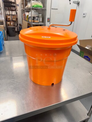 Dynamic E004 Manual Salad Spinner - 5 gal Capacity, Dries 6 to 8 Heads of Lettuce