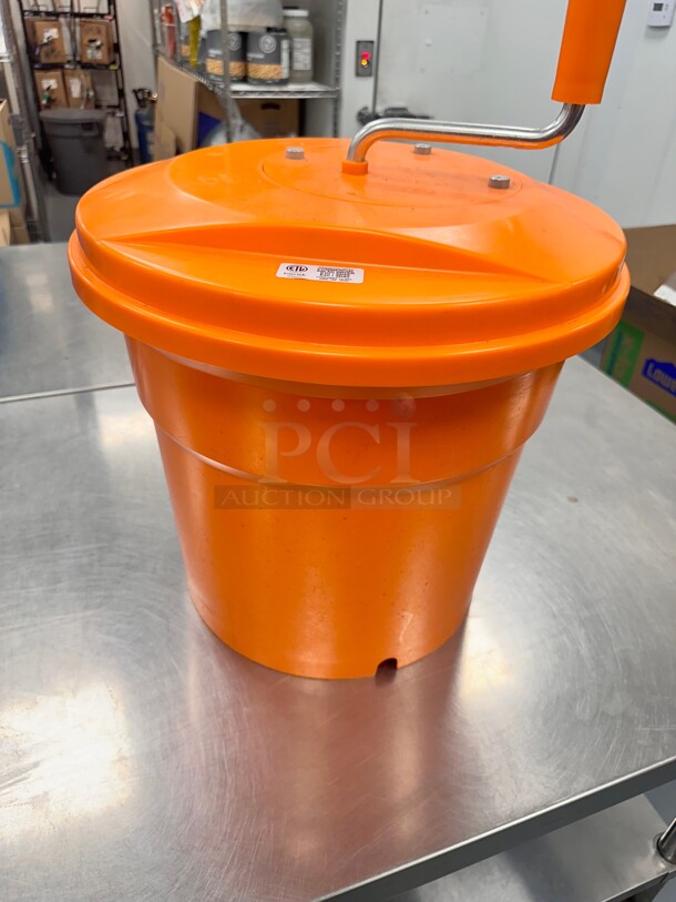 Dynamic E004 Manual Salad Spinner - 5 gal Capacity, Dries 6 to 8 Heads of Lettuce - Image 2 of 10