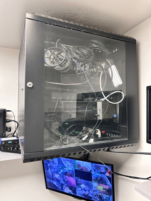 White Security Camera Complete System With Monitor
Buyer Must Remove - Image 4 of 9