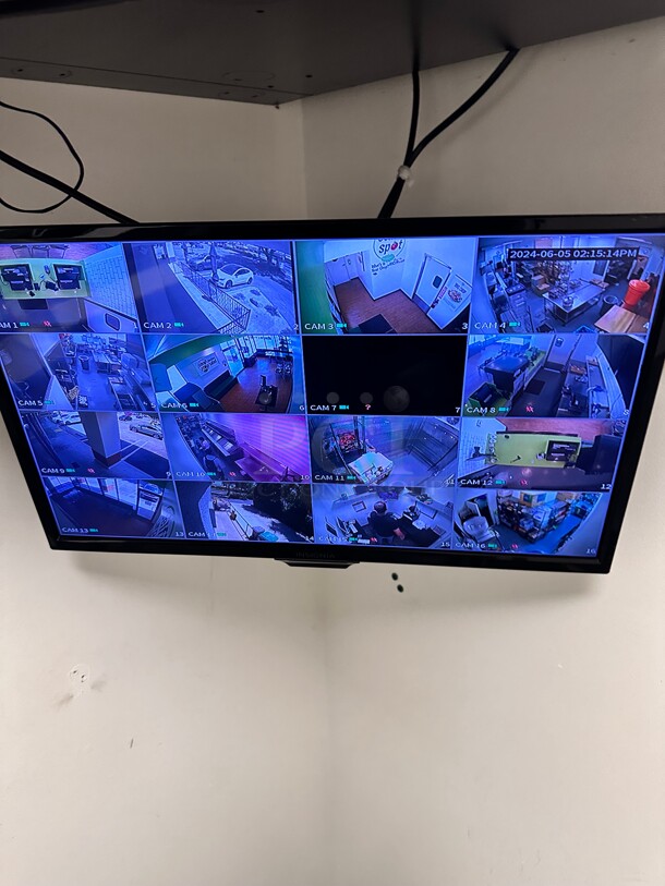 White Security Camera Complete System With Monitor
Buyer Must Remove - Image 5 of 9
