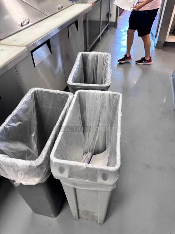 Plastic Trash Container - Image 2 of 5