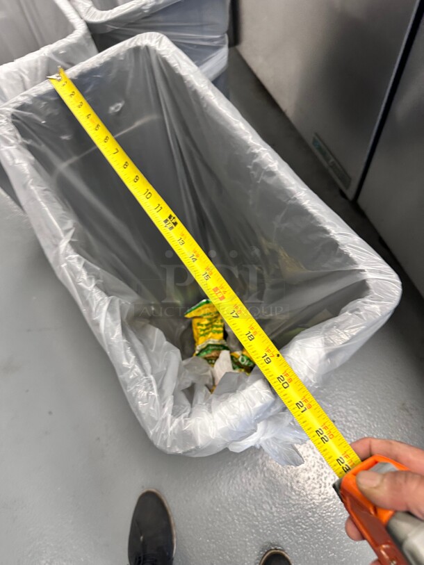 Plastic Trash Container - Image 3 of 5