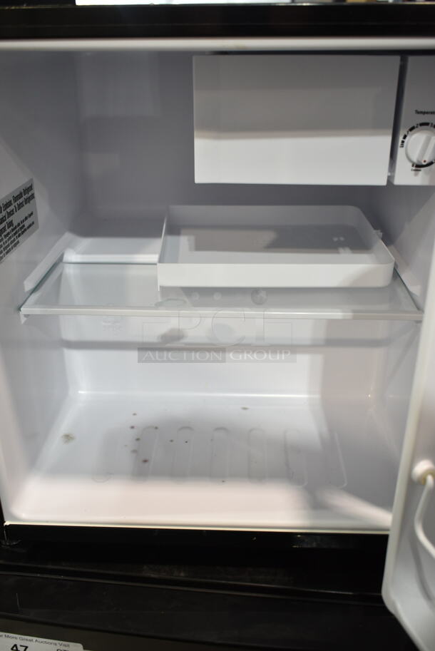 Haier QHE02GGMBBB Metal Mini Cooler. 115 Volts, 1 Phase. Cannot Test Due To Cut Power Cord - Image 2 of 4