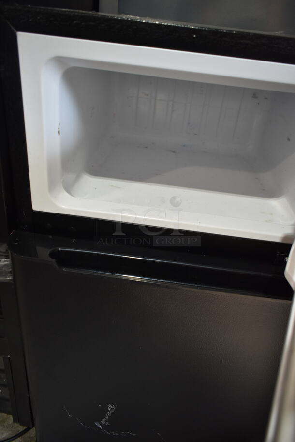 Costway EP22672BK Metal Mini Cooler w/ Freezer. 115 Volts, 1 Phase. Tested and Powers On But Does Not Get Cold - Image 2 of 4