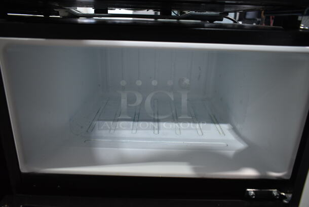 Galanz GLR31TS1E02 Mini Cooler Freezer. 120 Volts, 1 Phase. Tested and Powers On But Does Not Get Cold - Image 2 of 6