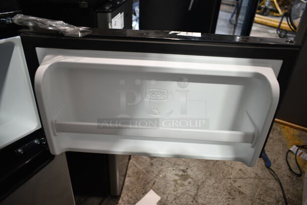Galanz GLR31TS1E02 Mini Cooler Freezer. 120 Volts, 1 Phase. Tested and Working! - Image 4 of 6