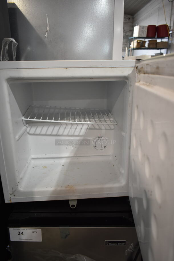 Edgestar CMF151L Metal Mini Freezer. 115 Volts, 1 Phase. Tested and Powers On But Does Not Get Cold - Image 2 of 3